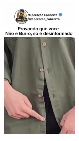 👔 Com quantos anos você descobriu esse truque? 🔥 Se você desabotoar os três últimos botões da camisa e fizer esse encaixe estratégico, o caimento muda completamente — fica mais ajustado, estiloso e com aquele ar de produção pensada. É um detalhe simples, mas que transforma o visual na hora, seja pra um look casual ou mais arrumado. ⚡ Testa aí e me conta: você já sabia dessa ou tá descobrindo agora? #Reels #ModaMasculina #Estilo #DicaDeModa #CamisaSocial 