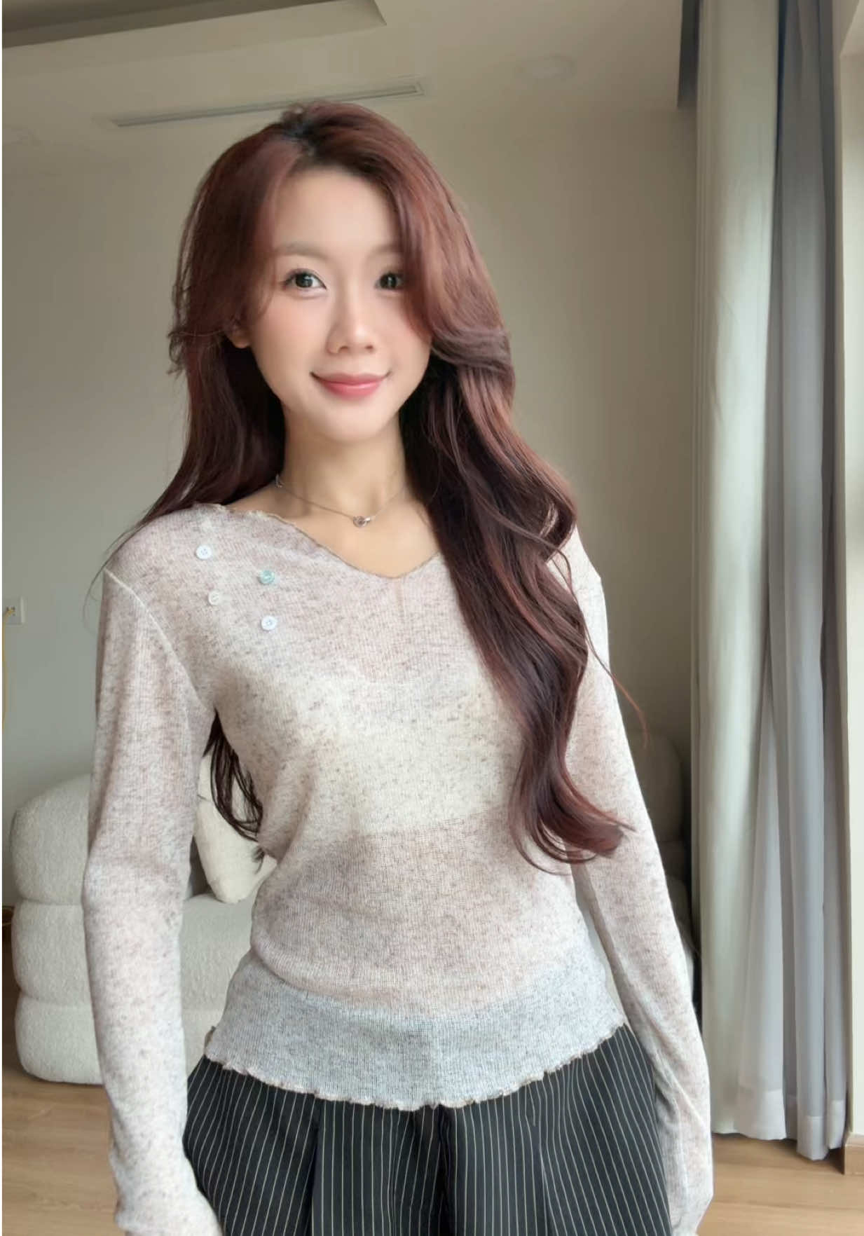 Cầm nhẫn cưới trên tayyy #homnaymacgi #outfitmuathu #OOTD #outfitideas #mihohouse 