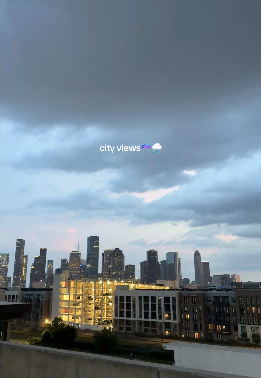 the lighting in Houston was crazy last night #houston #htx #downtownhtx #houstoninfluencer #citylife 