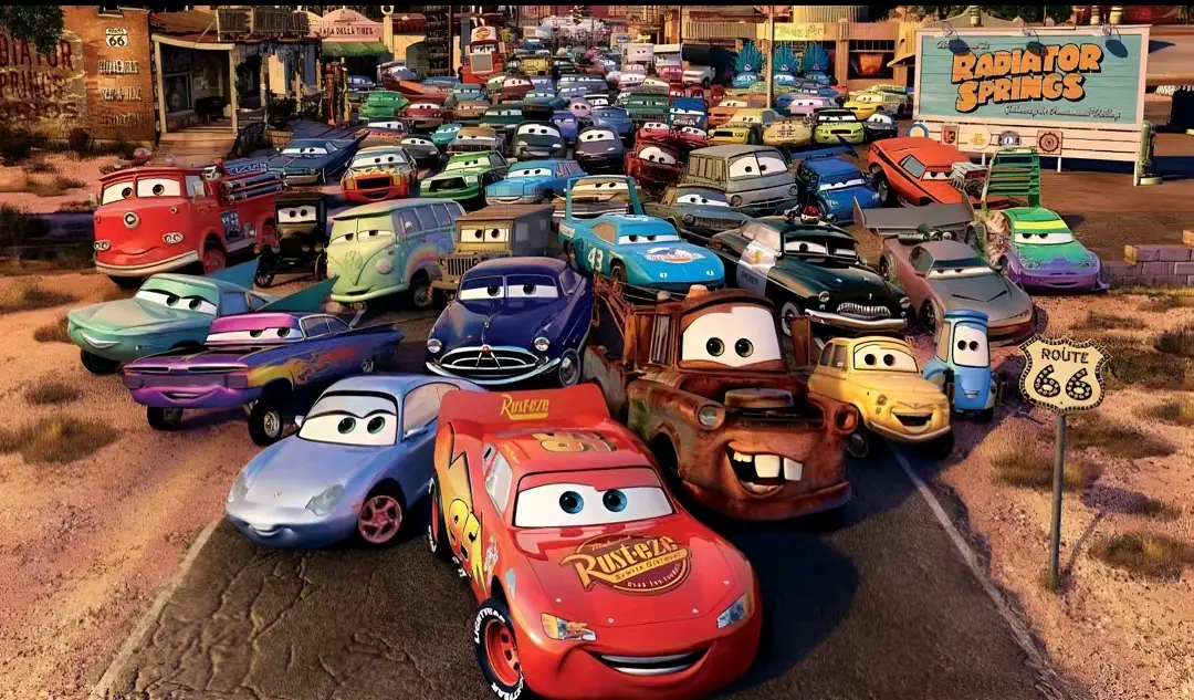 Montgomery McQueen)) — вымышленный антропоморфный гоночный автомобиль и главный герой франшизы Pixar «Тачки». Появлялся в мультфильмах «Тачки», «Тачки 2» и «Тачки 3», а также в мультсериалах «Байки Мэтра», «Тачки на дороге». Молния также является играбельным персонажем в каждой из частей видеоигр Cars.