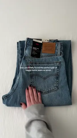 Perfect pair of baggy barrel jeans!! 10/10 😍 🔗 in the “Levi’s List on my amzn s/f! #levijeans #barreljeans #levisbaggydad #amazonfinds #levis 