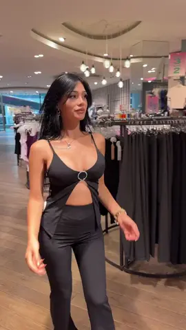 #foryou #dancechallenge #shoppingaddict #blackoutfit 