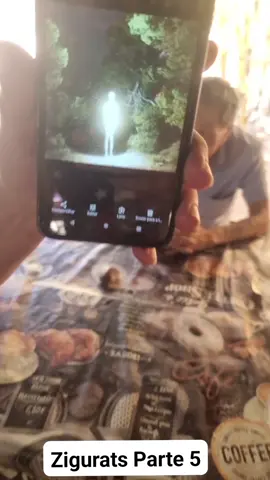 Zigurats parte 5  registros fotograficos do Professor Lucio. Professor Lúcio está lá há mais de 40 anos , escritor de vários livros sobre Ufologia, inúmeras entrevistas em jornais, documentários internacionais...etc Esse homem tem tanto relato interessante e eu filmei só esses.