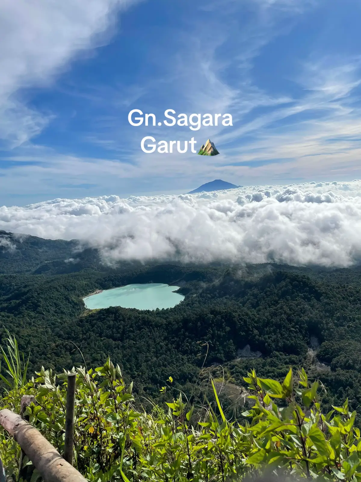 Gn.Sagara yang terletak di wanaraja Garut dengan ketinggian 2132 mdpl,view yang sangat indah dengan keindahan full awan ,pokonya kalo ke garut harus singgah ke gunung sagara#gunungsagaragarut #tektok #fyp #pencintagunung 