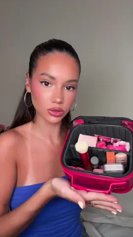 AMIGAS QUE!!!!! mi maquillaje favorito 🥹✨🫶🏼 maquillaje de muñecas LITERAL! enamorada🩷 que opinamos???? puede ser más cute!!! @Huda Beauty #hudabeauty #minimakeup 