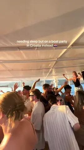Sens of priorities 💁🏼‍♀️ #boatparty #croatia #split #fyp 