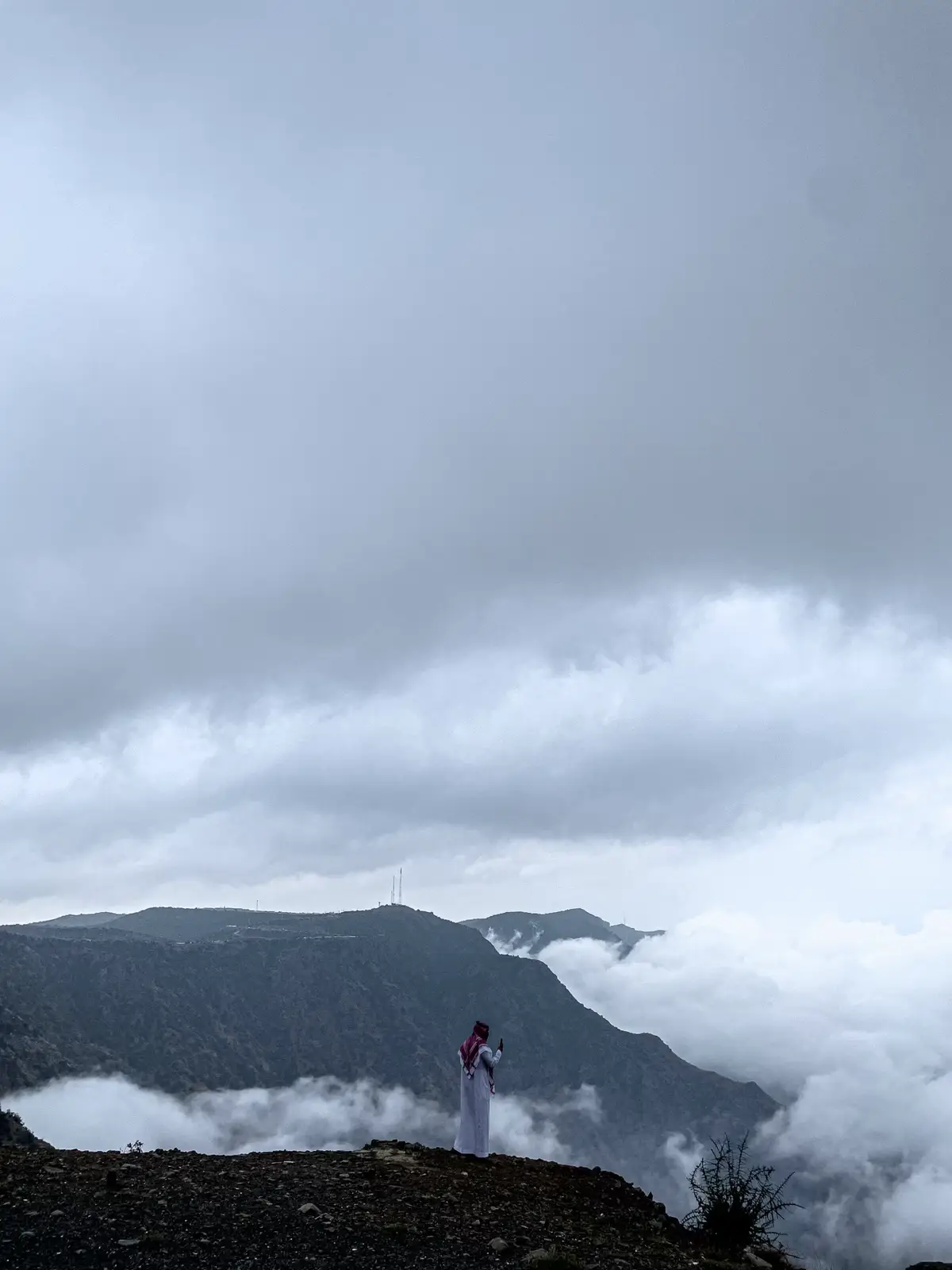 المناظر اليوم شاعرية بشكل عجيييب🤍🤍🤍 #اكسبلور #explore #clouds #ضباب 