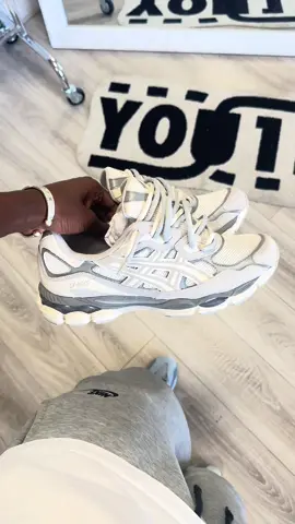 Asics Gel Nyc Oyster Grey Double lacets  Désormais disponible sur le site  You1s.fr #sneakers #pourtoii #pairedumoment 