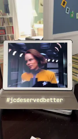 You can’t tell me they didn’t fuck #jcdeservedbetter #trektok #fyp #startrek #voyager 