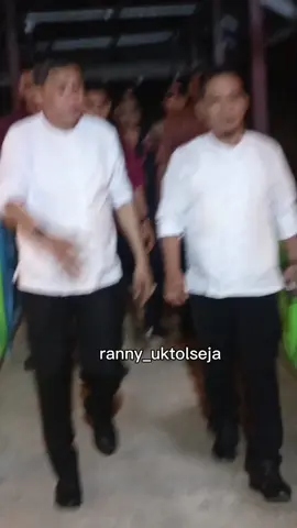 WALIKOTA AMBON MENINJAU TEMPAT PENGUNGSIAN WARGA HUNUTH - DURIAN PATAH DI DESA NEGERI LAMA , PASCA KONFLIK PEMUDA ANTARA HITU DAN HUNUTH 