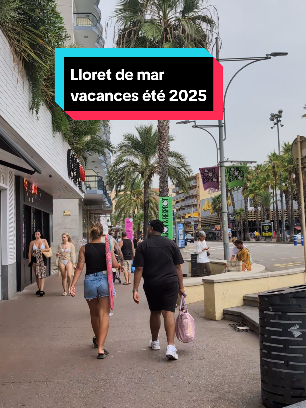 magnifique ville , appelée ville des fêtards. playa casino boîte de nuit tapas et cocktail 🍹 énorme qui peut dépasser 1l jusqu'à 3 litres il faut oser ..famille en journée, et jeunesse le soir #fyp #tiktok #lloretdemar #espagne🇪🇦 #costabrava 