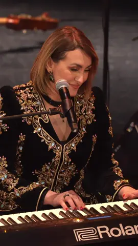 « AD EZZI SSAÂ » LE TEMPS VIENDRA Paroles et Musique « Slimane Azem »  Aqlagh am iccan ifelfel Kul wa anda y hemmel Ur yaεqil hed axsimis  Ur yaεqil hed axsimis  Ya Rebb azniyid l aεqel Ad yekfu el batel Ma n εac ad ezzi ssaεa Ma n εac ad ezzi ssaεa 📍Montréal, avril 2025 @lez’Arts productions
