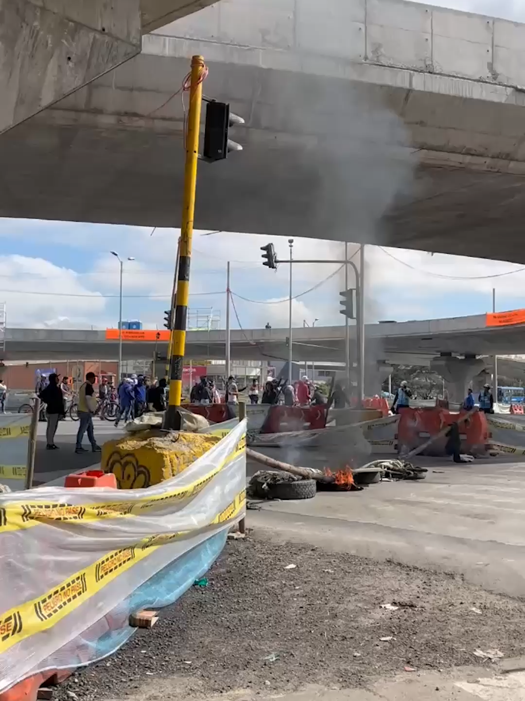 #Bogotá | Las asociaciones de bicitaxistas en Bogotá convocaron un paro este martes, 19 de agosto. El paro se desarrollan por la resolución actual que solo permite tricimóviles a pedal o con pedaleo asistido eléctrico, dejando por fuera a quienes trabajan con motor. Más información en Caracol.com.co #Bicitaxistas #ActualidadCR #Tricimóviles