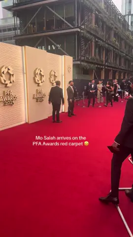 Make way for the Egyptian king as he arrives on the red carpet at the #PFAawards 👑