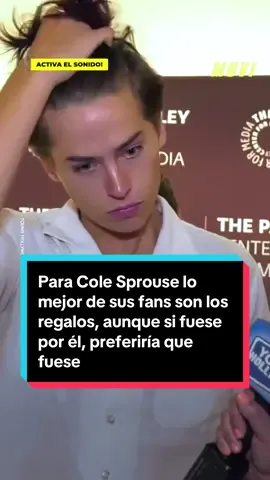 Para #ColeSprouse lo mejor de sus #fans son los regalos, aunque si fuese por él, preferiría que fuese dinero, bastante dinero… 😂🤑 #entretenews #disney #actor