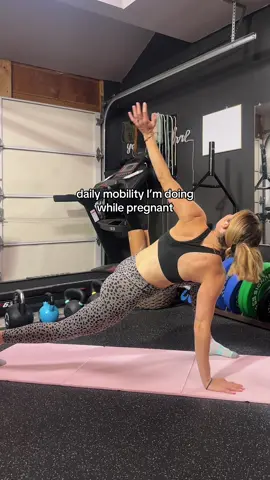 MOMS — PLEASE spend time on mobility!! So so important ✨ #pregnant #fitpregnancy #mobility #laboranddelivery #2ndpregnancy 