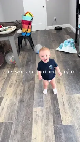 Strong body, stronger example 🫶🏼✨ #HomeWorkout #FitMom 