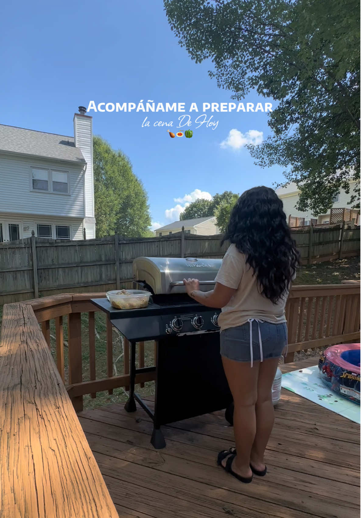 La cena de hoy! 🍗🍝🫑 Con esta hermosa vista afuera y disfrutando los últimos días de verano 🙌🏻✨  #recetas #comidas #paratiiiiiiiiiiiiiiiiiiiiiiiiiiiiiii #amadecasa #boymomlife 