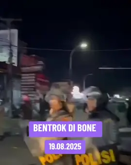 RICUH DEMO DI BONE SULAWESI SELATAN☠️♥️🤍 #demo #hari #ini #viraltiktok #virall #viralvideos #video #videoviral #videos #fyppppppppppppppppppppppp #bone #sulaweiselatan #sulsel #sulsel_bugis #sulsel_makassar #bupatibone #bones #sulawesi #parati #trend #xyzbca #bentrok #kisruh #iain #universitas #kampus #iainbone 