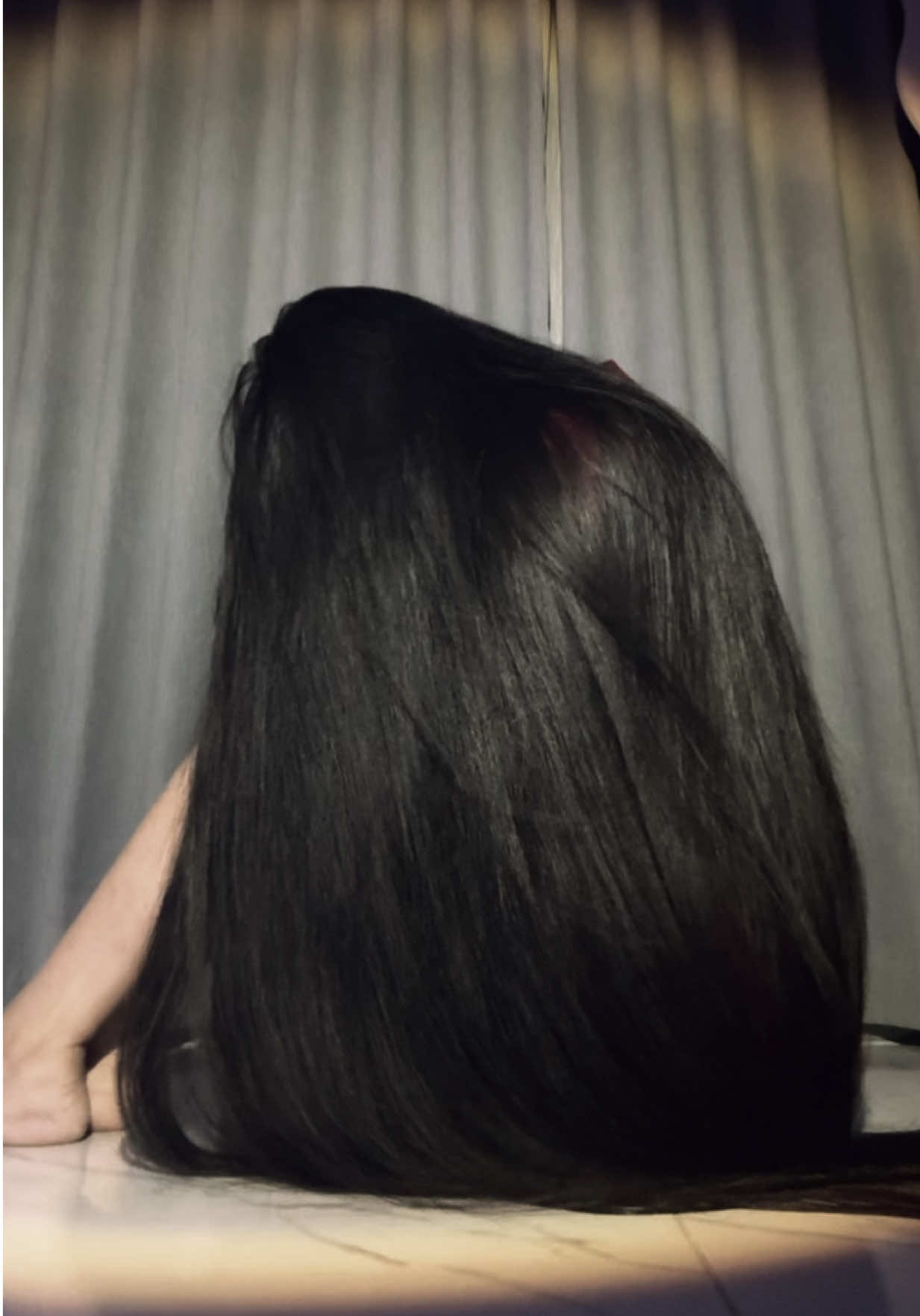 When a girl with long hair cries 😢🖤 #chichihair_official #beautifullonghair #longhairmodel #longhairgirl #longhairmodelchichi 