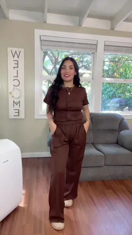 Hermoso conjunto de pantalon y blusa con botones!😍 #outfitinspo #TikTokFashion #womenclothing #tiktokshopcreatorpicks #katchme 