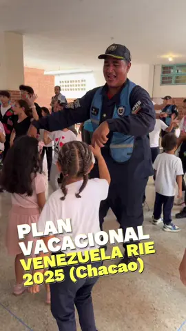 ✨🇻🇪 Venezuela Ríe 2025 en Chacao 🇻🇪✨ Gracias a la política de protección y bienestar impulsada por el Presidente Nicolás Maduro Moros y respaldada por nuestro Gobernador Elio Serrano, el Plan Vacacional Venezuela Ríe 2025 sigue regalando sonrisas a los niños, niñas y adolescentes en cada rincón del país. En esta oportunidad, el municipio Chacao se llenó de alegría con actividades recreativas, culturales y deportivas, gracias al esfuerzo de la comunidad organizada y de los voluntarios del plan vacacional, quienes con dedicación hacen posible espacios de encuentro y disfrute para nuestra niñez. 🌟 ¡Venezuela ríe porque su futuro sonríe! #VenezuelaRíe2025 #Chacao #NiñezFeliz #ComunidadOrganizada #voluntariado 