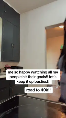 we dancing our way to make new friends! #fypシ #girlssupportinggirls #momlife #roadto40k #momssupportingmoms 