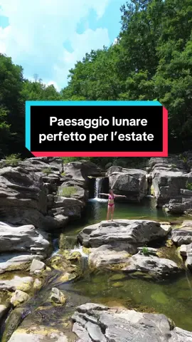 Un piccolo paradiso perfetto per un’escursione in Toscana lontani da caldo e stress. 📍Canaloni del Torrente Farma 🏁 DOVE: località Tornella nel comune di Roccastrada (GR) 🚘 COME ARRIVARE: dalla strada SP157, oltrepassato il ponte, gira a destra su una strada sterrata a queste coordinate 43.083425, 11.141814 (⚠️ non ci sono cartelli) 🅿️ PARCHEGGIO: Dopo circa 2km di sterrato trovi uno spiazzo dove parcheggiare l’auto 🥾Percorso: segui i segnavia 🔴⚪️ di un sentiero pianeggiante e semplice. Quando senti lo scroscio della cascata scendi a destra sulle rive del fiume ⏰ Durata: dal parcheggio in mezz’ora arrivi ai canaloni #canalonidelfarma #grosseto #roccastrada #escursionenatura #estateitaliana 