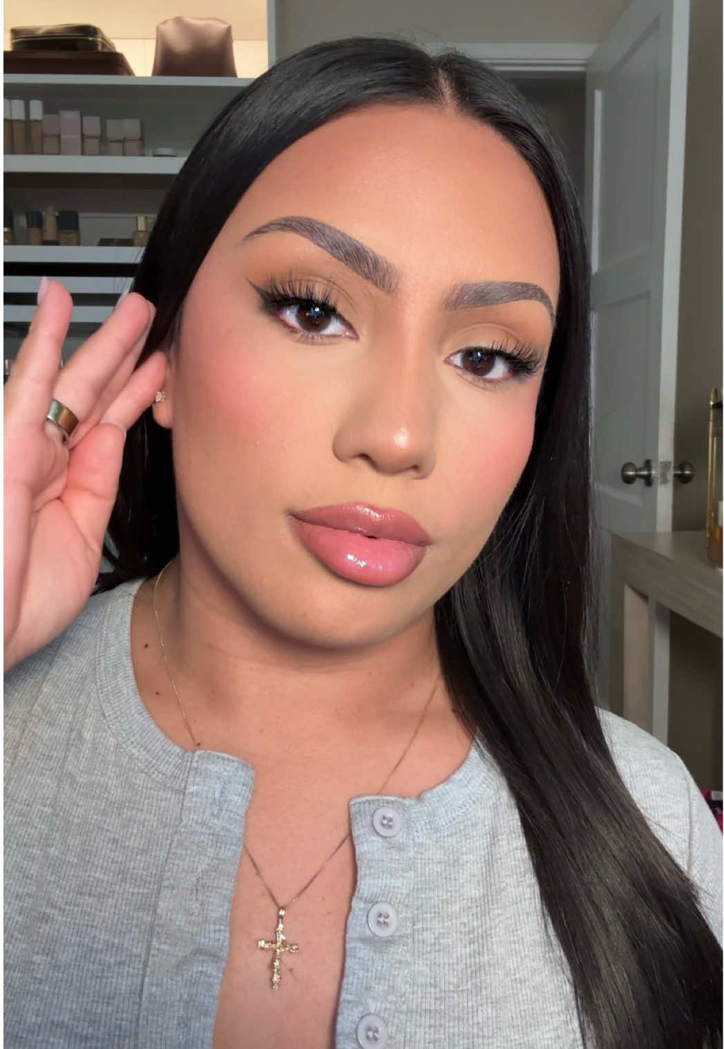 full face soft glam makeup🩷☁️ makeup details— @NYX Professional Makeup Lift & Snatch Brow Pen @tarte cosmetics shape tape concealer “38N” @Anastasia Beverly Hills Beverly Hills Soft Blur Bronzer “tropical tan” @ArdellBeauty winks self adhesive lashes “jewel” @Kosas soul gazer mascara  @Too Faced Liquid pen eyeliner “chocolate” @LAWLESS Beauty forget the filler perfecting cream + foundation “14T” @Hourglass Cosmetics Vanish Concealer “Sienna” & “crème” @Morphe Cosmetics sudden heat creamy bronzer stick “spark” + micro contour stick  @Tower 28 Beauty beach please tinted balm “dream hour” @Huda Beauty bake & setting power “pound cake” @hourglass ambient palette @Charlotte Tilbury airbrush flawless setting spray @hudabeauty lip contour “muted pink” “terracotta” @Clarins USA lip perfector 07 #makeuptutorials #pinkblush #makeuptiktok #softmakeup #softglammakeup 