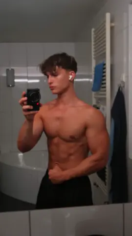 My physique at 18 yo #shredded #GymTok #physique 