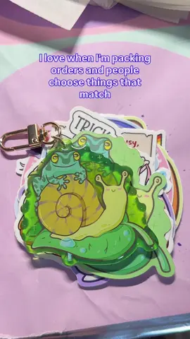 Matchy matchy 🐸 Thanks for the love on our new keychains! Tons of fun goodies featuring all kinds of cute critters available on our site 🐍💕 #reptiles #keychains #artists #frog 