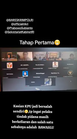 BOM WAKTU PILKADA KAPUAS: Ketua KPU Dicopot, Dugaan Money Politics Ancam Bupati Terpilih!   Headline: Ketua KPU Kapuas diberhentikan DKPP memicu gelombang kontroversi. Isu money politics dan manipulasi mencuat, keabsahan bupati terpilih di ujung tanduk! Kapuas, Kalimantan Tengah - Pemberhentian Ketua Komisi Pemilihan Umum (KPU) Kabupaten Kapuas oleh Dewan Kehormatan Penyelenggara Pemilu (DKPP) bagaikan membuka kotak Pandora. Di tengah hiruk pikuk politik, muncul dugaan praktik money politics (politik uang) dan manipulasi yang berpotensi menggoyahkan legitimasi bupati terpilih.   