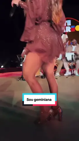 To querendo comentário. Fala que eu sou geminiana e gosto de fofoca  Viva Clara !💛