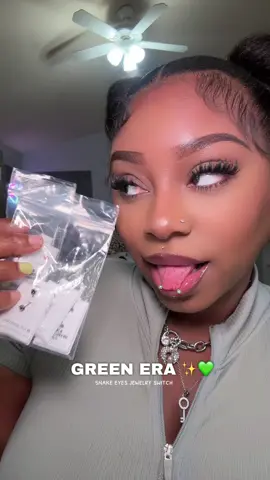 Ya picked green 💚 | pick my next color ᢉ𐭩 #snakeeyes #piercing #green   