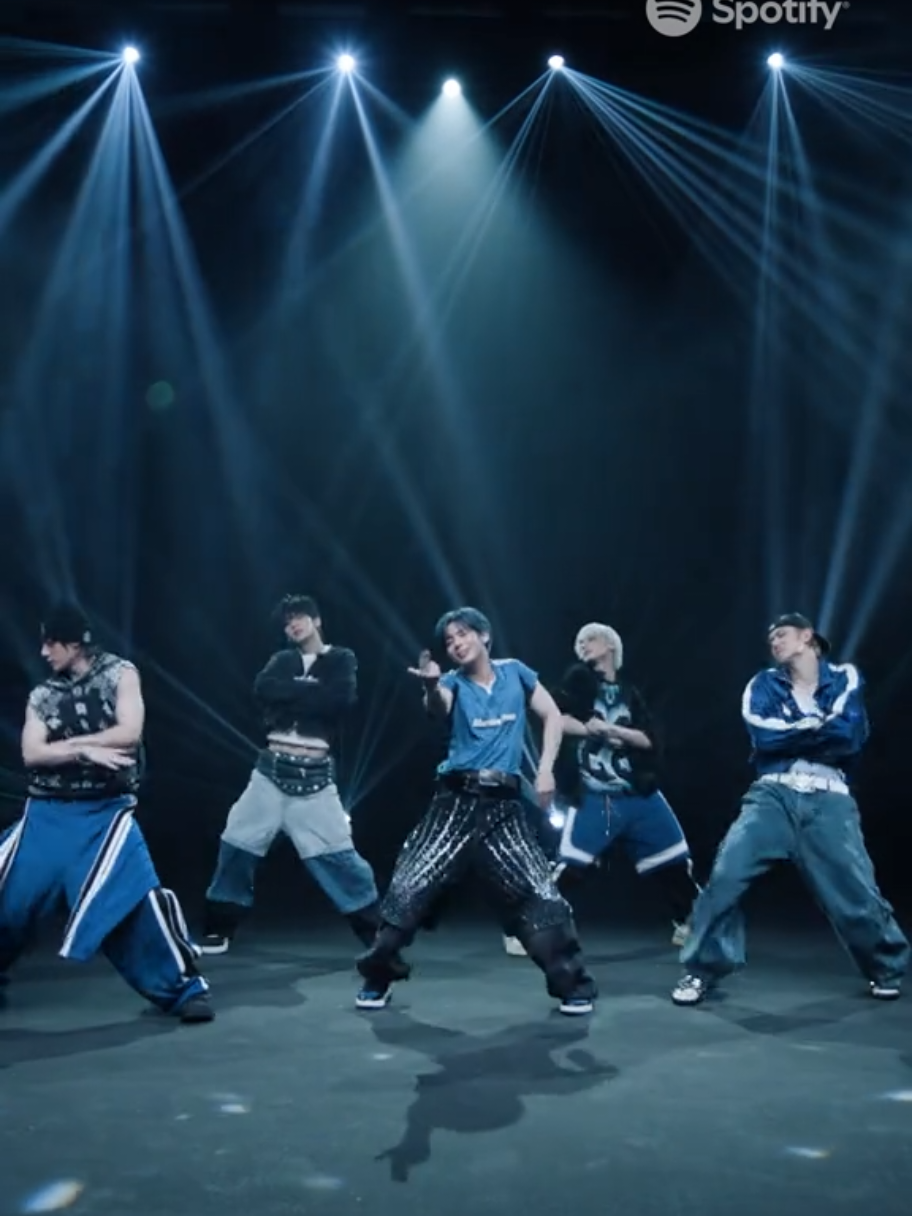 Txt - Upside down kiss 😘💋😘💋 #txt #upsidedownkiss #tomorowxtogether #fyp #foryoupage 