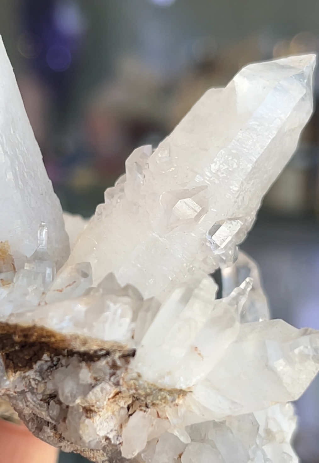 Came across this cute weirdo quartz scepter cluster this morning ❤️ #crystals #minerals #crystalshop #crystaltok #explore 