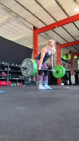 Back to some lifting 👌  #gettingbackinshape #crossfit #strongwomen #Fitness #weightlifting 