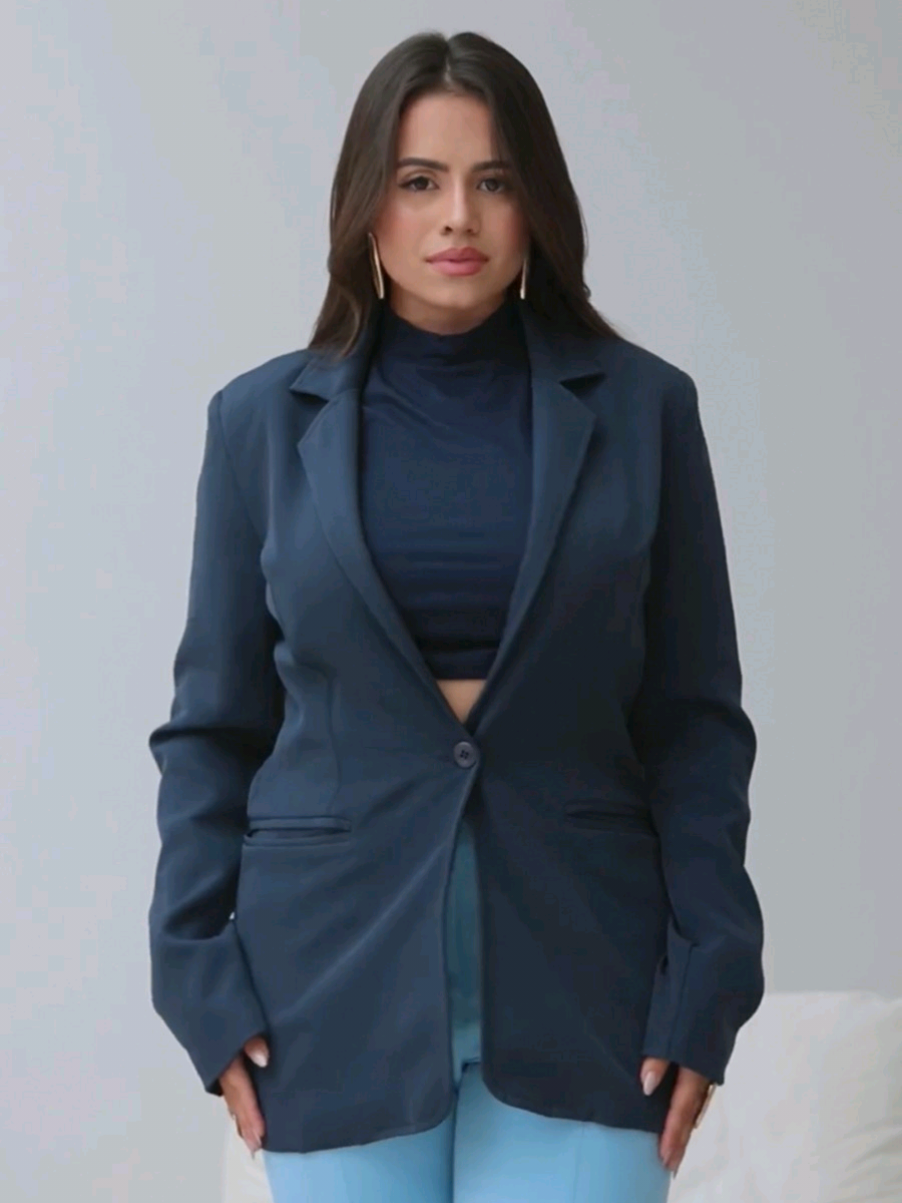 Um blazer lindíssimo, estiloso, tudo de bom! Vem no meu app e pegue já o seu <3 ENCONTRE AQUI: Blazer Alfaiataria Azul Marinho - MLMODA-H7WH #MercadoLivreModa #MercadoLivreEstilo #Look #Outfit #MercadoLivreLook 