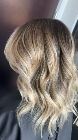 Taking it back to color theory 101: if you want to truly neutralize rather than deposit, try going half a level lighter than the highlight lifted to 🙌🏻  Root tap: 5-0 + 5-1  Global: 10-91 All More Vibrance by @schwarzkopfusa 