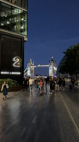 London at night is different 😍✨#welcometolondon #londonstreets #TravelUK #London #unitedkingdom 