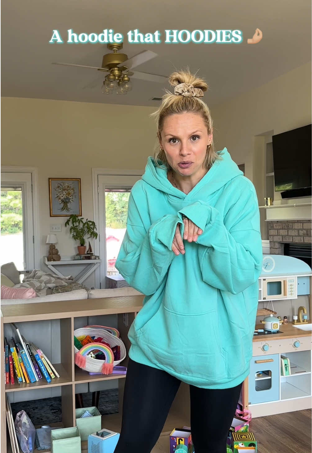 Is it giving petite little mouse 🐭 lol #CapCut #hoodie #hoodiethathoodies #fallfashion #fallclothes 