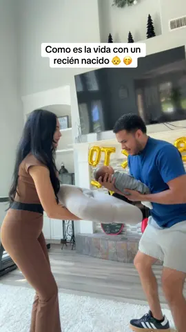 Y dejándolo empezó a llorar 😂#couplegoals #fypシ #familytime 