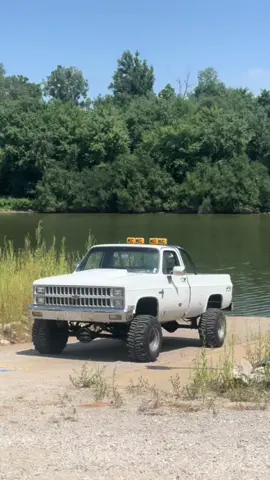 Old school builds>#squarebody #trucks #14wides #superswampers #oldschool 