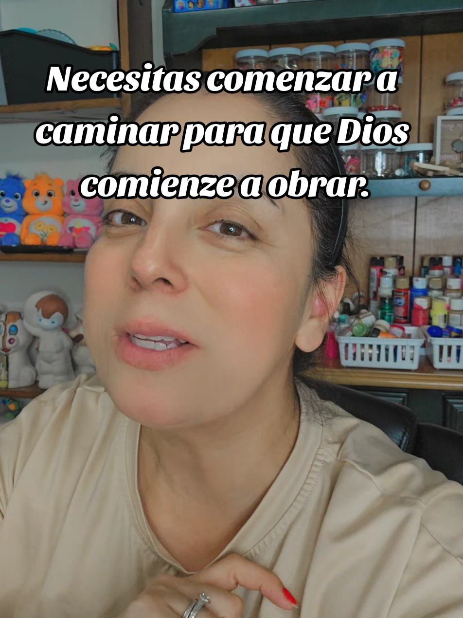Necesitas comenzar a caminar para que Dios comienze a obrar. #creatorsearchinsights #motivational  #motivation #christiantiktok #inspiration 