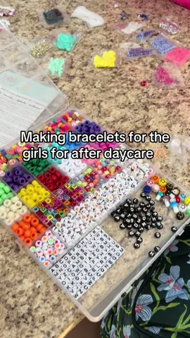 So fun making bracelets! #fyp #bracelet #braceletmaking #crafts #toddlersoftiktok 