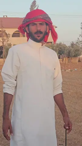 غادرت الكلاب عندما شبعت...وقت المصالح تجيك الكلاب مشتاقه. 👌