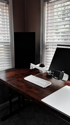 Talk is such a vibe fr ❄️🤌🏾 #fyp #desksetup #pc #gaming #viral 
