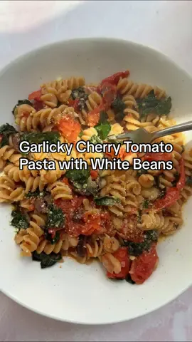 ⭐️ NEW! Simple, nourishing weeknight comfort: Garlicky Cherry Tomato PASTA with White Beans! 🧄 🍅🍝 This 25-MINUTE, plant-based dish features sautéed shallot & garlic with red pepper flakes 🌶️, burst cherry tomatoes, kale 🥬, kalamata olives & vegan parm 🧀. Full recipe is on MinimalistBaker.com (clickable link in bio) 💛 #veganpasta #summerdinners #dairyfreepasta #vegandinnerideas #easydinners