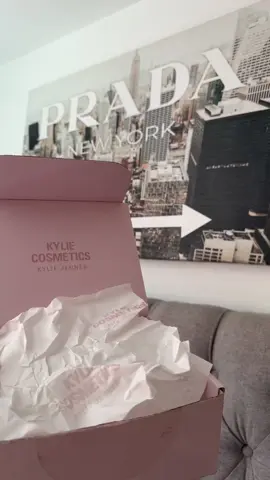 @Kylie Cosmetics 💌💝💕  #pink #makeup #kyliecosmetics #kyliejenner #pinkblush 