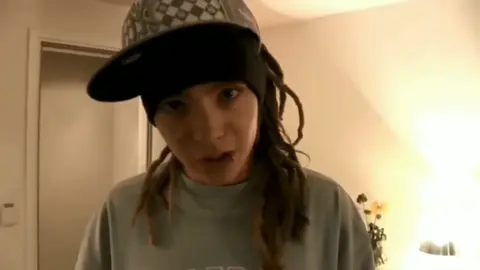 tom Kaulitz  talking 
